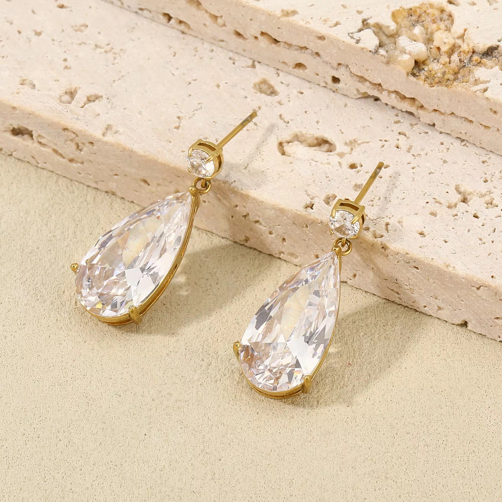 Orecchini Althea - acciaio inossidabile placcato oro 18k PVD - zirconi