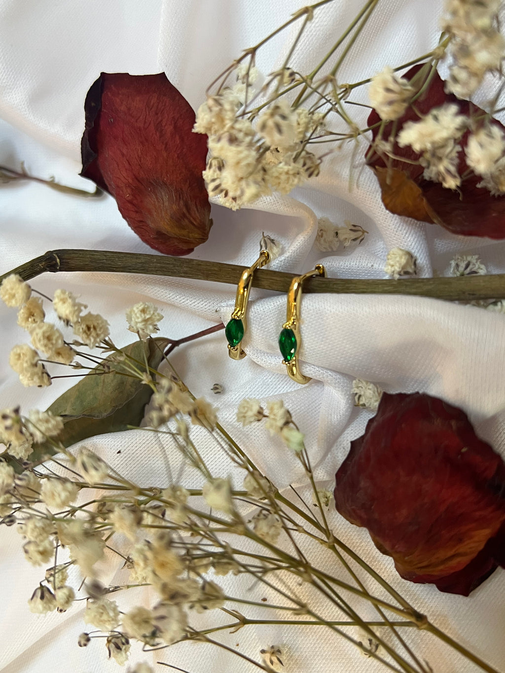 Orecchini geometrici con zirconi verdi, placcati oro 18k
